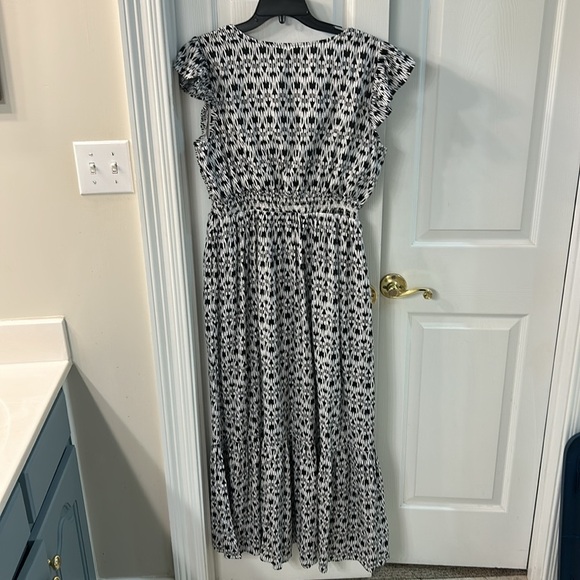 NWT LOFT Beach Black and White Tiered Cutout Maxi Dress SZ M - Picture 3 of 9